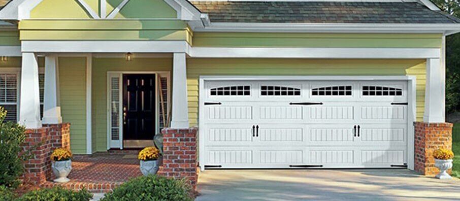 Heritage Carriage House Long Bead Board Heritage Carriage House, ColorZOne Cusstom Paint, Clear Window